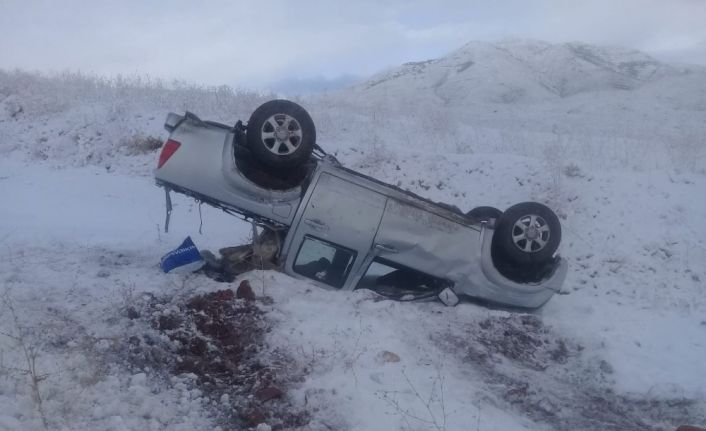 Buzlanan yollar kazaya neden oldu