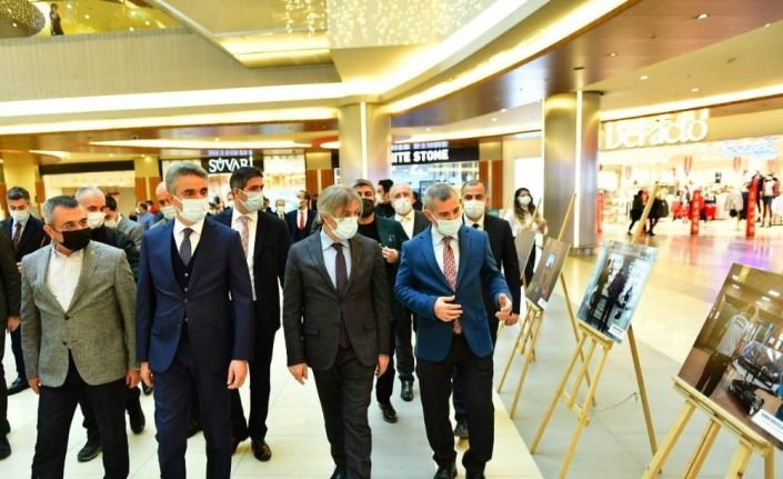 Demircan, ‘covid-19 günlerinde yaşam’ sergisinin açılışını yaptı