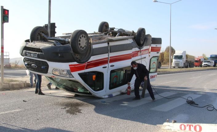 Elazığ’da hasta taşıyan ambulans, hafif ticari araçla çarpıştı: 4 yaralı