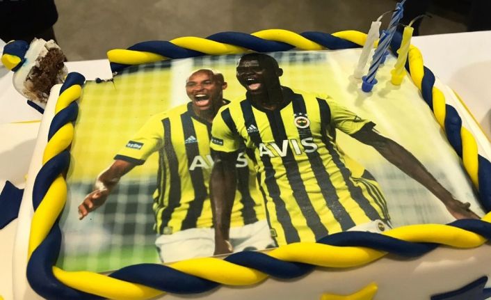 Fenerbahçe’de Samatta’nın doğum günü kutlandı