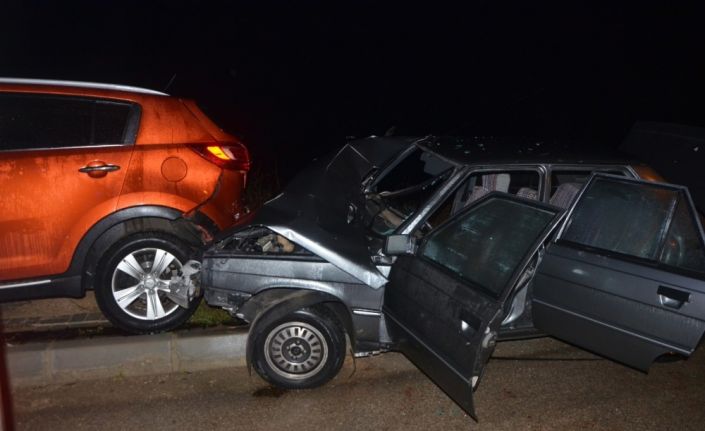 Gece yarısı korkunç kaza: 1’i ağır 3 yaralı