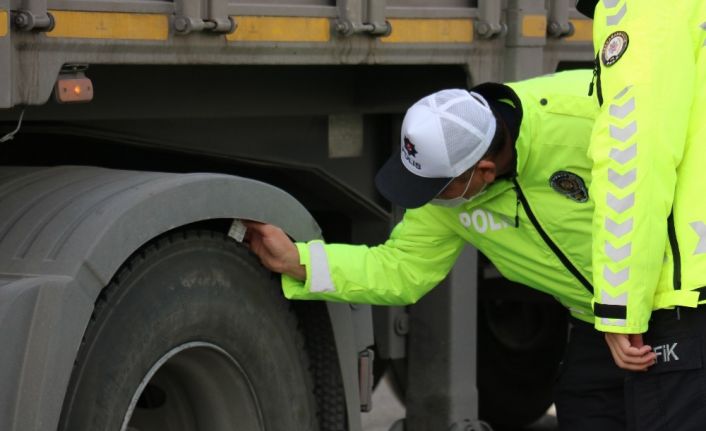 Kahramanmaraş’ta kış lastiği denetimleri başladı