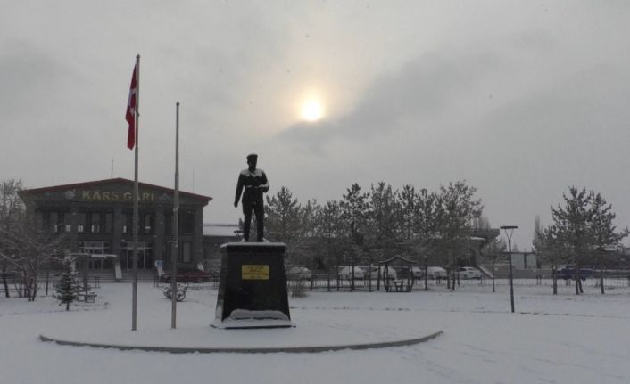 Kars’ta kar yağışı etkili oluyor