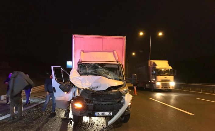 Kuzey Marmara  Otoyolu’nda kamyon tıra çarptı: 1 yaralı