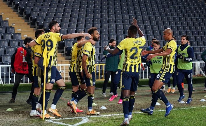 Süper Lig: Fenerbahçe: 1 - Medipol Başakşehir: 1 (İlk yarı)