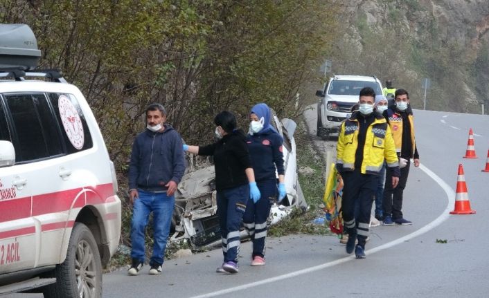 Takla attığı araçtan burnu bile kanamadan kurtuldu