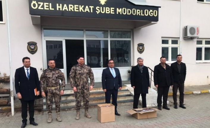 Tunceli Halk Eğitim Merkezi’nde maske üretimi sürüyor