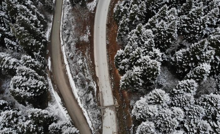 Yedigöller Milli Parkı yolu kar ve buzlanma sebebiyle ulaşıma kapatıldı