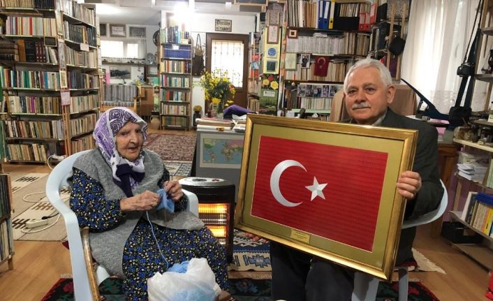 118 yaşındaki Zeliha nineden Mehmetçik’e hediye