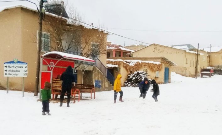 Darende’de ilk kar düştü