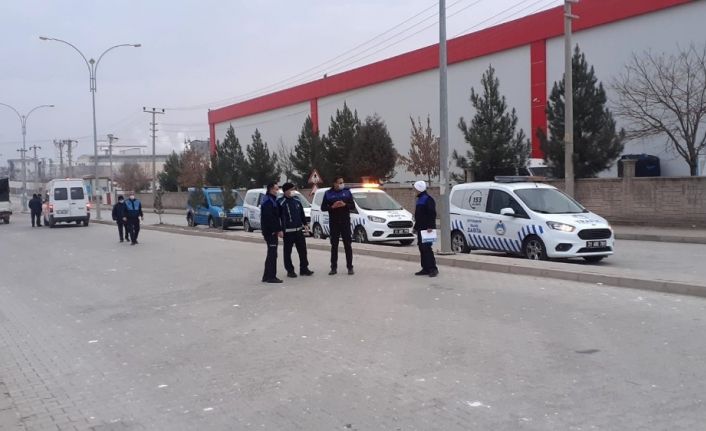 Diyarbakır’da zabıta ekiplerinden servis araçlarına korona virüs denetimi