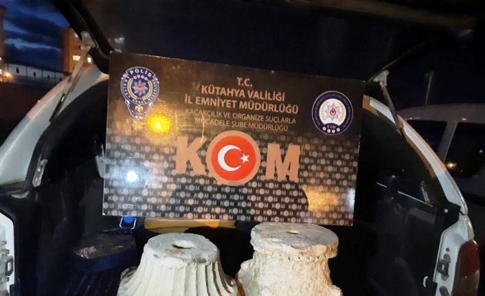 Kütahya’da Bizans dönemine ait iki sütun başlığı ele geçirildi