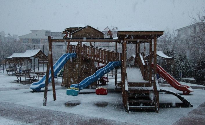 Nevşehir’e yılın ilk karı yağdı