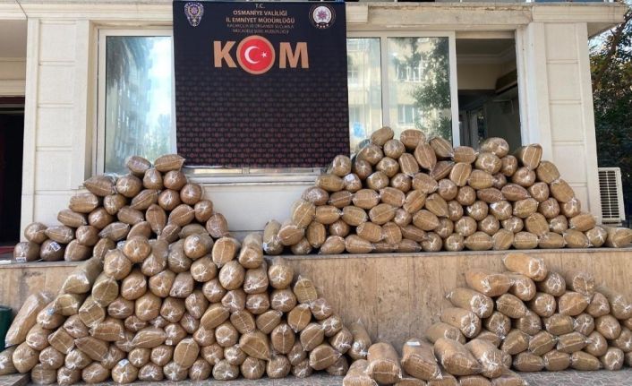 Osmaniye’de 1 ton 392 kilo kaçak tütün ele geçirildi