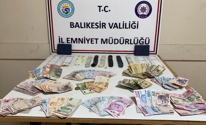 Sındırgı’da kumar oynayan 21 kişiye 100 bin lira para cezası