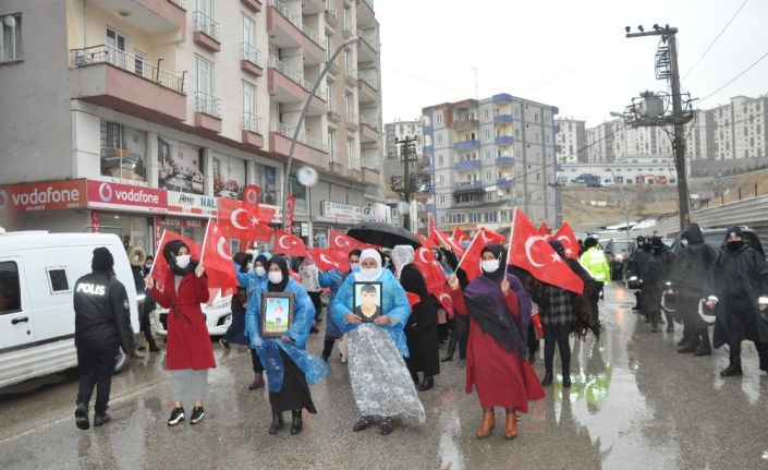 Şırnak anneleri, sağanak yağışa rağmen HDP’den çocuklarını istedi