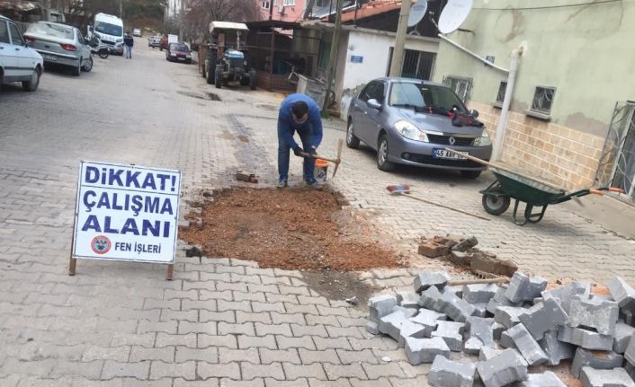 Soma’da yol onarım çalışmaları devam ediyor