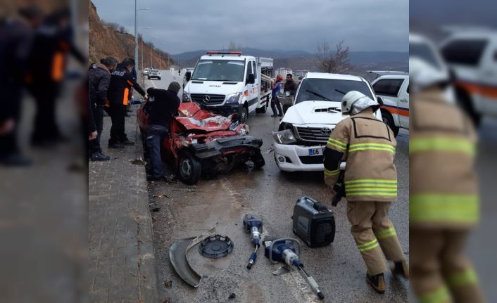 Tunceli-Elazığ karayolunda trafik kazası: 2 ölü, 1 yaralı