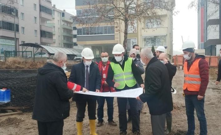 Vali Bilal Şentürk, Bozüyük’te yeni ADSM inşaatında incelemelerde bulundu