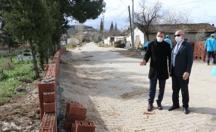 Afet nedeniyle mezarda oluşan hasarlar gideriliyor