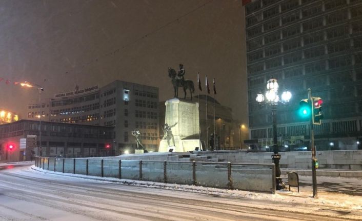 Ankara beyaza büründü