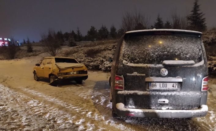 Ankara’da kar yağışı kazaları da beraberinde getirdi: 2 yaralı