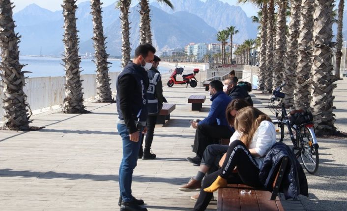 Antalya’da sahildeki yoğunluğa sıkı denetim