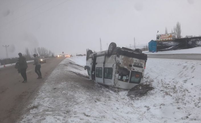 Başkent’te minibüs kazası: 10 yaralı