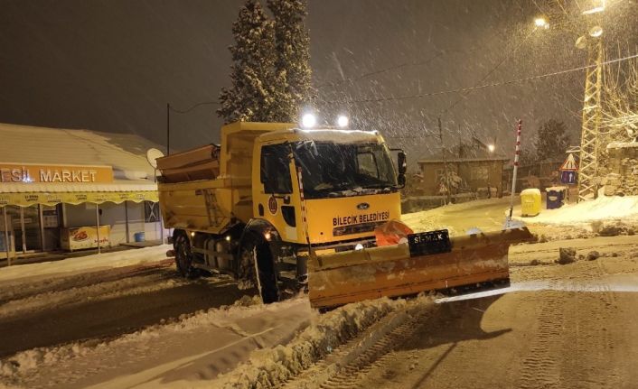 Belediye ekipleri tüm gece mesai yaptı