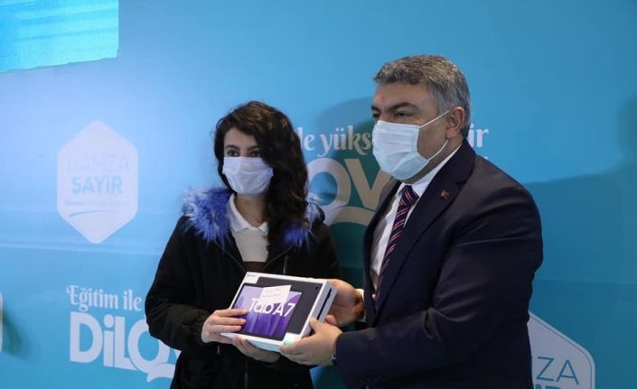 Dilovası’nda tablet dağıtımları devam ediyor