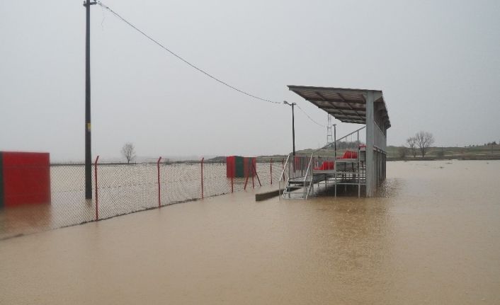 Edirne’de dere taştı yerleşim yerleri sular altında kaldı