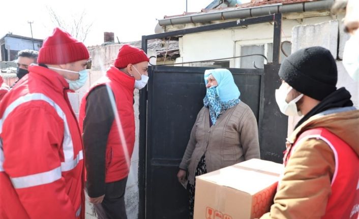 Erzincan’da ihtiyaçlı ailelere gıda kolisi dağıtıldı