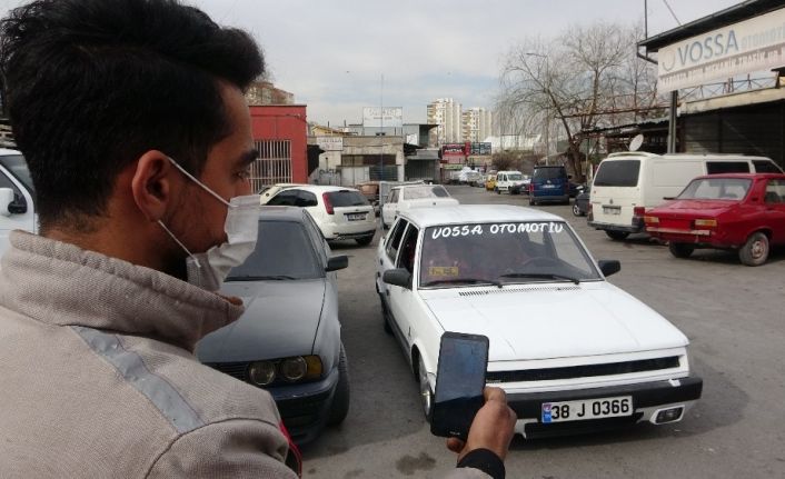 Geliştirdiği sistemle koca arabayla oyuncak gibi oynadı