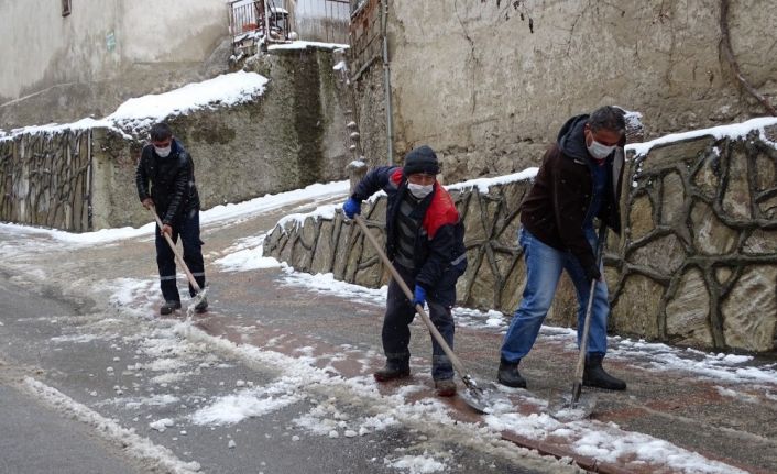 Hisarcık Belediyesi’nin temizlik ve kar mesaisi