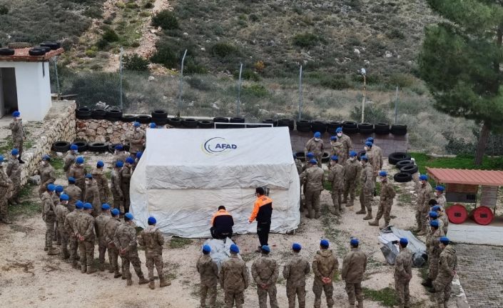 Jandarma personeline çadır kurma eğitimi