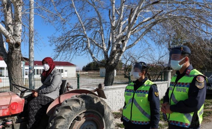 Jandarma , traktör kullanacak sürücülere kurs düzenledi