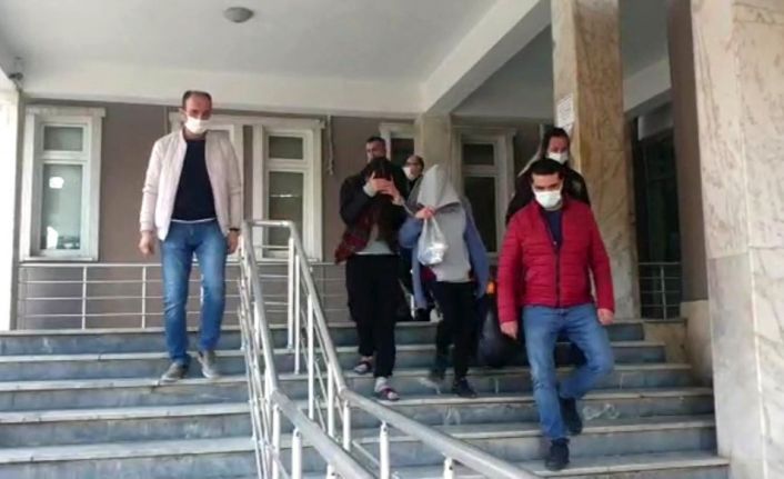 Kapıyı plastik aparatla açıp, hırsızlık yapan 2 kişi tutuklandı