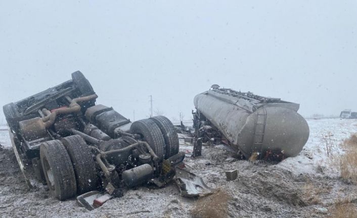 Konya’da tanker devrildi, sürücü yaralandı