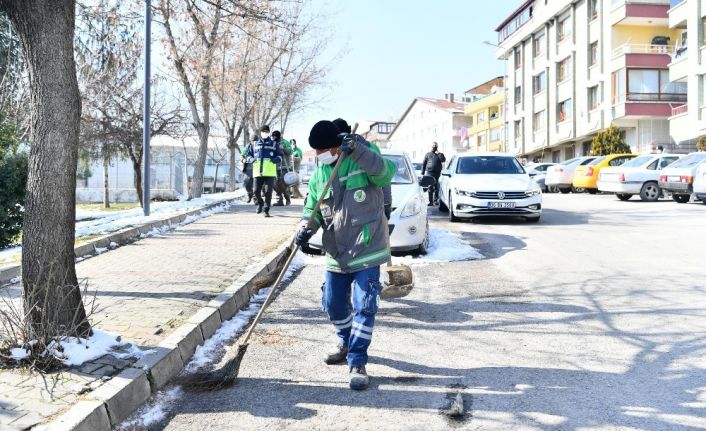 Mamak Belediyesi’nden iki mahallede köşe bucak temizlik