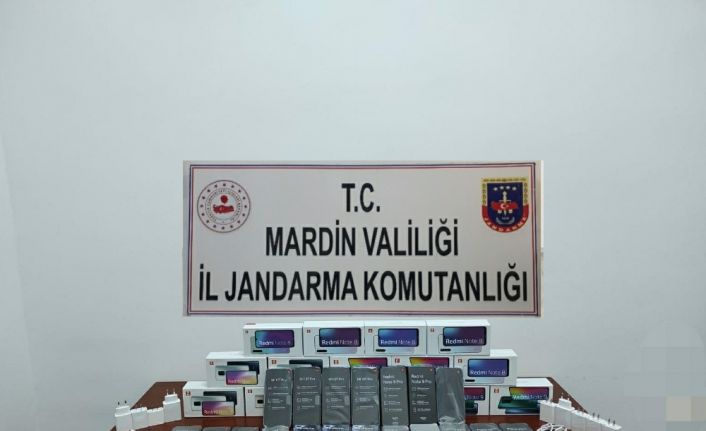 Mardin’de yolcu otobüsünde 46 adet gümrük kaçağı telefon ele geçirildi