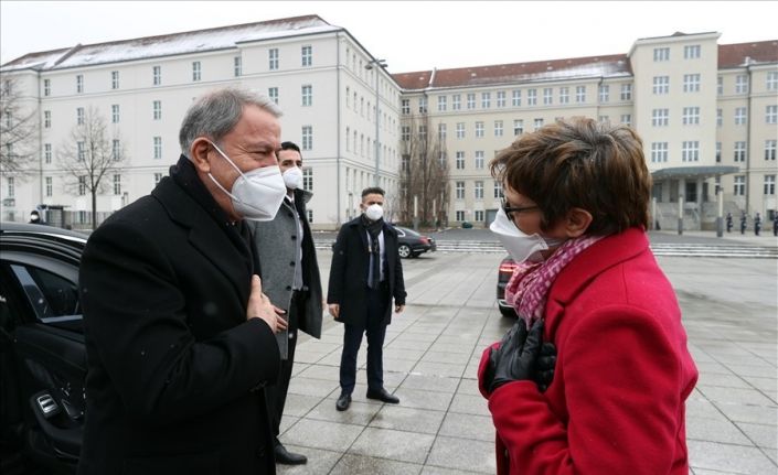 Milli Savunma Bakanı Akar, Alman mevkidaşı Karrenbauer ile görüştü