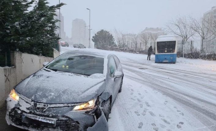 (Özel) İstanbul’da minibüstekilerin dehşeti yaşadığı feci kaza kamerada