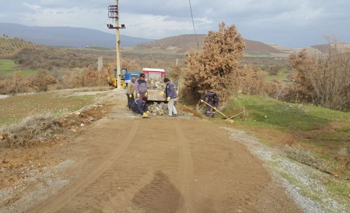 Salihli kırsalı çamurdan kurtarılıyor