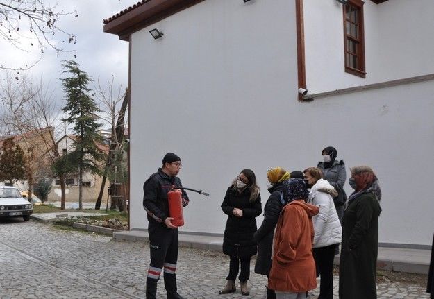 Sandıklı itfaiyesi yangın eğitimlerine devam ediyor