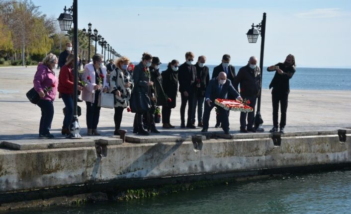 Sinop’ta mübadiller denize çelenk bıraktı