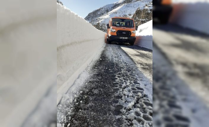 Şırnak’ta kardan kapanan köy yolları ulaşıma açıldı