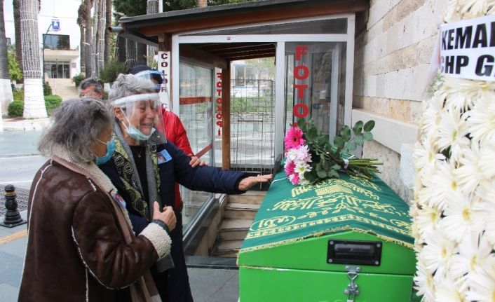 Tiyatro oyuncusu Atilla Pekdemir son yolculuğuna uğurlandı