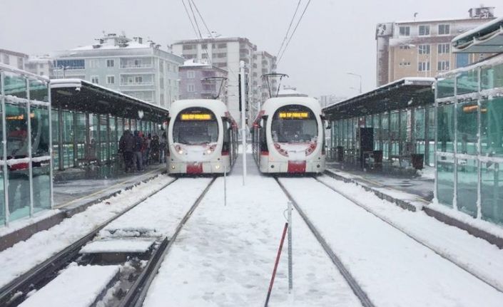 Tramvay seferleri kardan etkilenmedi