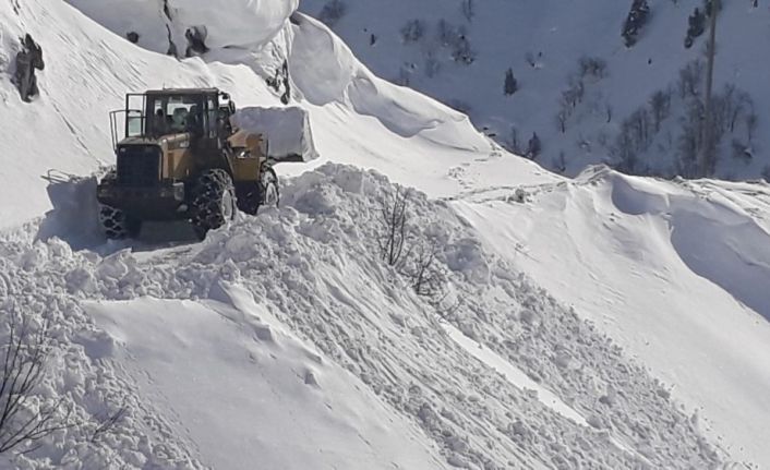 Tunceli’de köy yollarında karla mücadele devam ediyor