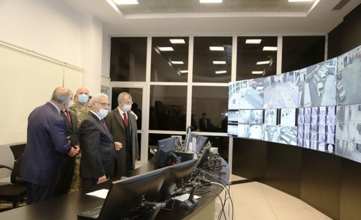 Vali Doruk, Sarp Sınır Kapısında incelemelerde bulundu
